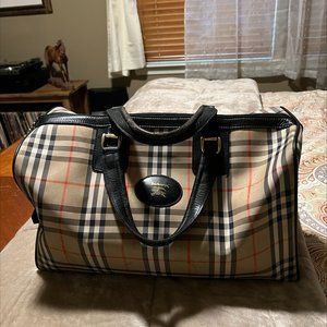 BURBERRYS LUGGAGE - Great deal!  Vintage Excellent condition w/ lock and key